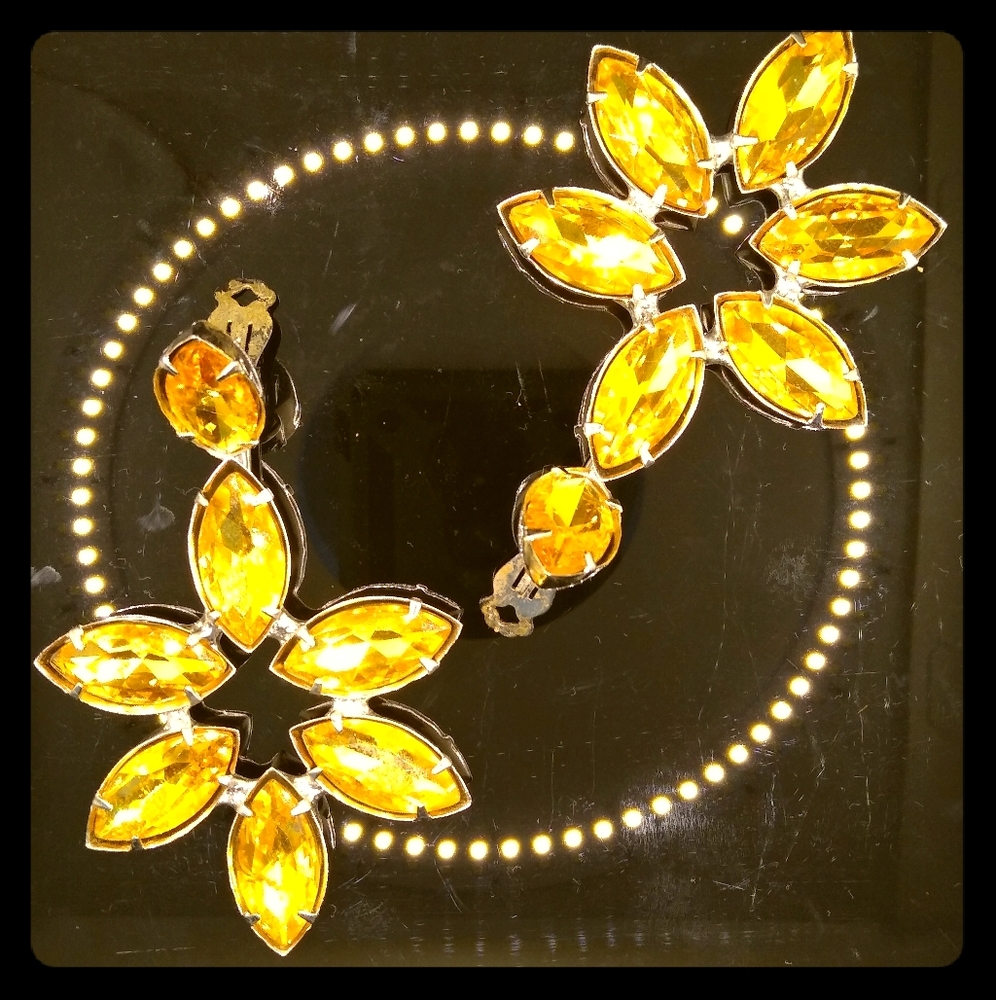 Made for a Queen_Drag Queen clip earrings - Citron